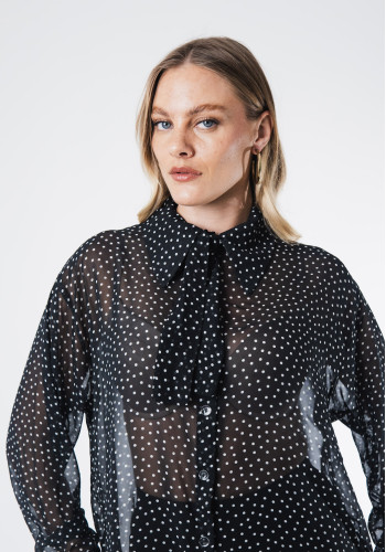 Betty black shirt 
